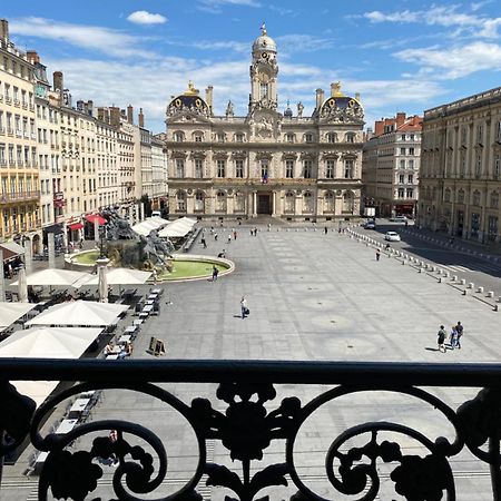 Vue Place Des Terreaux-4 Voyageurs Lione Esterno foto
